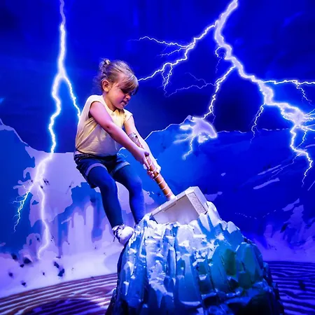 New York - The Art Of Marvel Otel